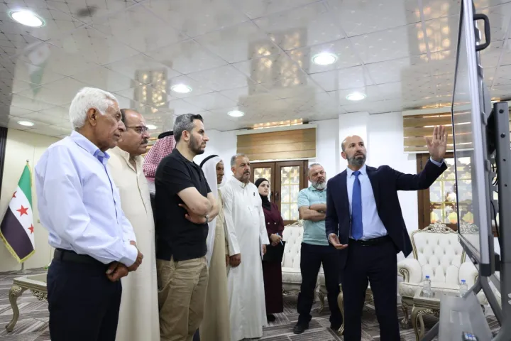 هل وصف محافظ الرقة المتظاهرين بفلول النظام السابق؟