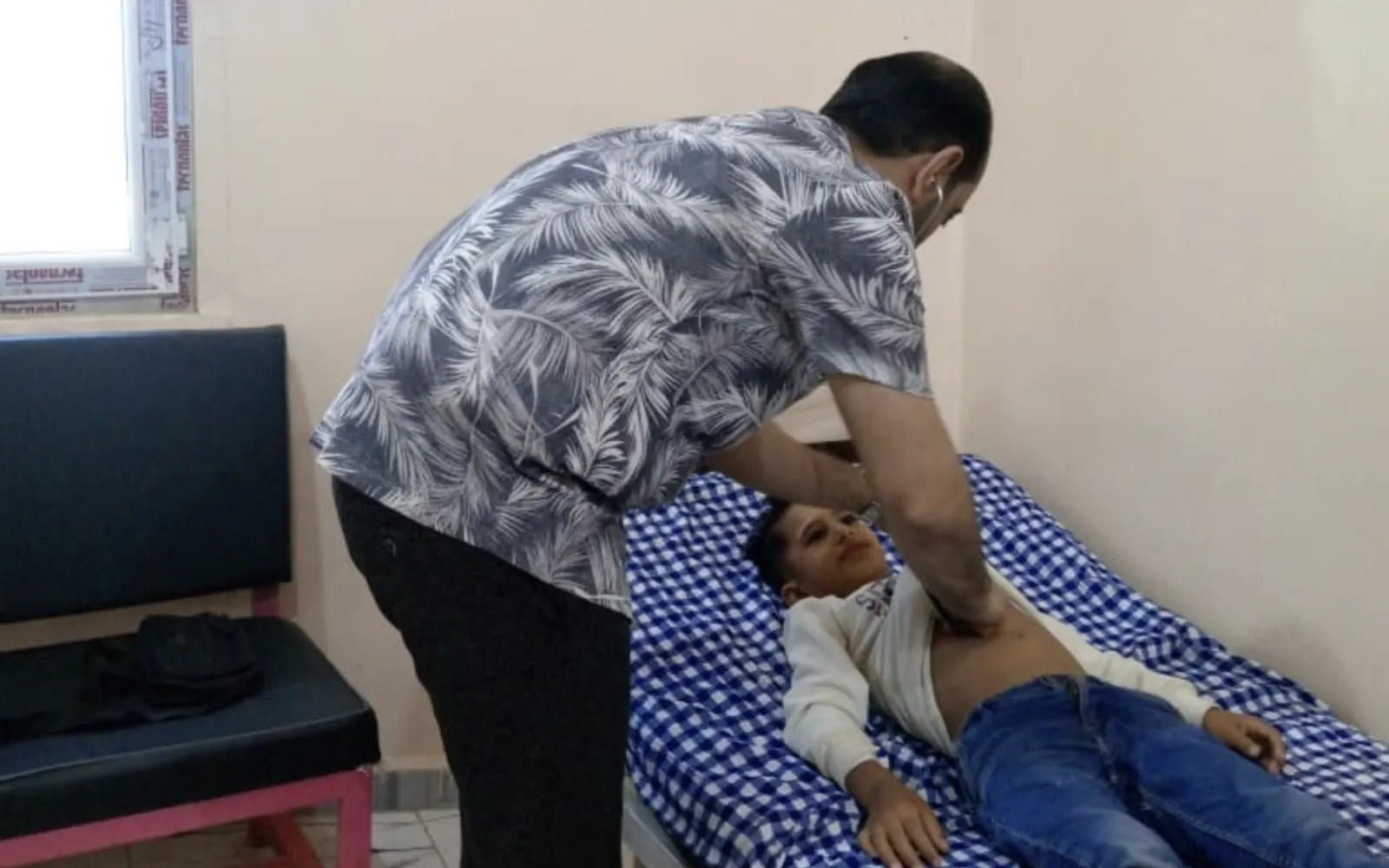 "اليوم علينا".. مبادرة طبية إنسانية بمشاركة 132 طبيباً لتخفيف أعباء العلاج في الرقة