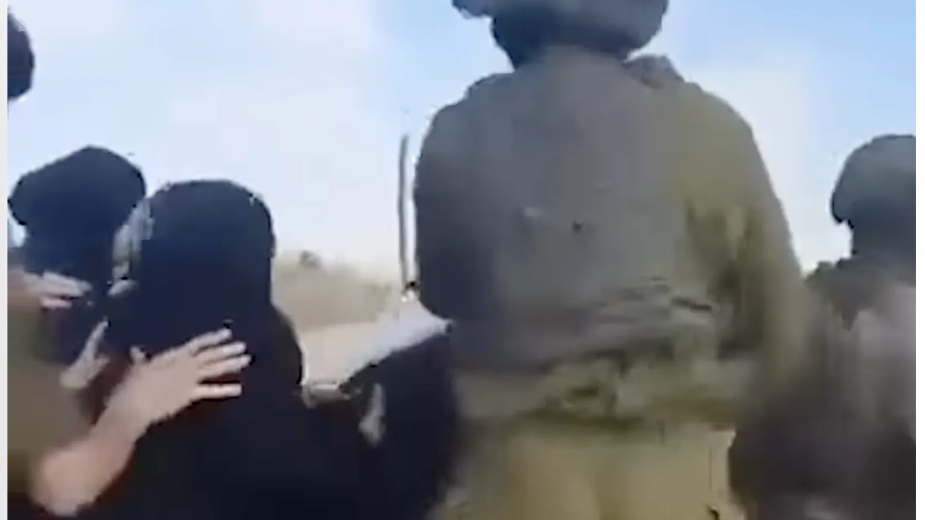 حقيقة فيديو اعتداء جنود إسرائيليين على مسن ونساء في محافظة درعا