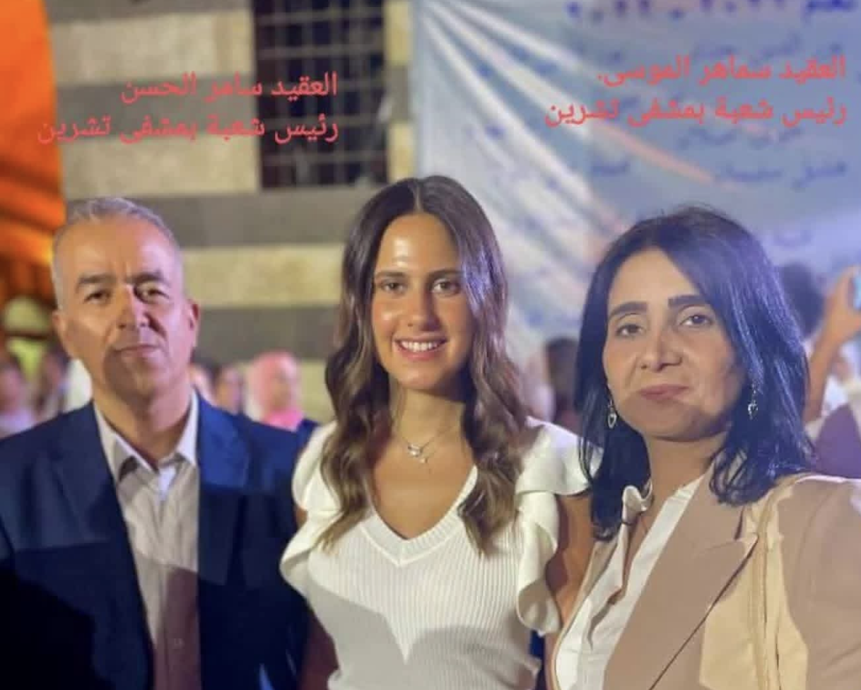 صوةر تجمعهم بعائلة الأسد