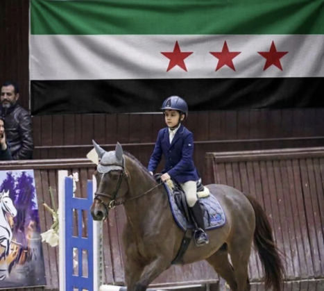 من عام 2022 إلى اليوم.. كيف تحولت صورة "شام الأسد" إلى نجل أحمد الشرع عبر التزييف العميق؟